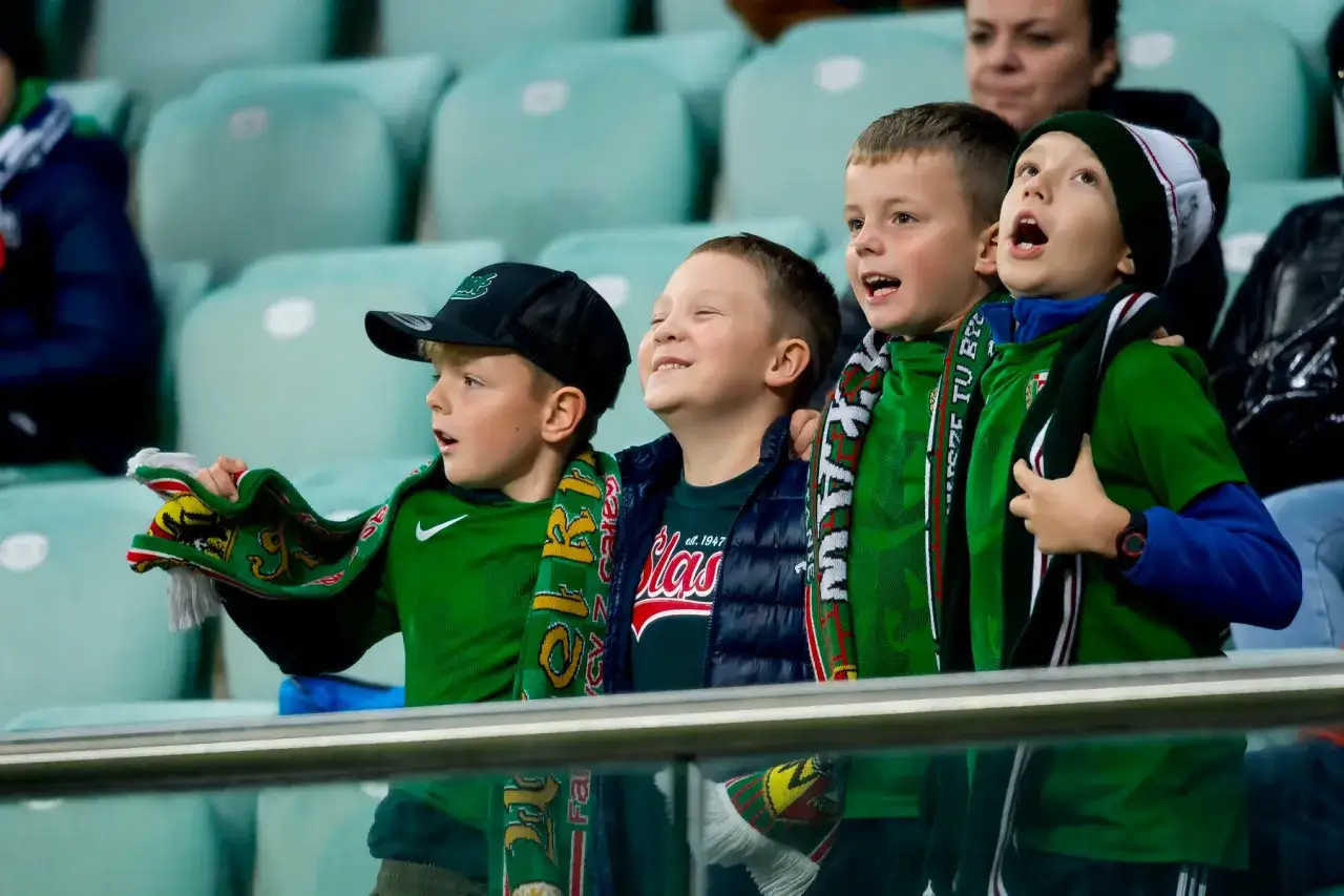 Niezbędne akcesoria kibica do meczu Śląsk vs. Widzew