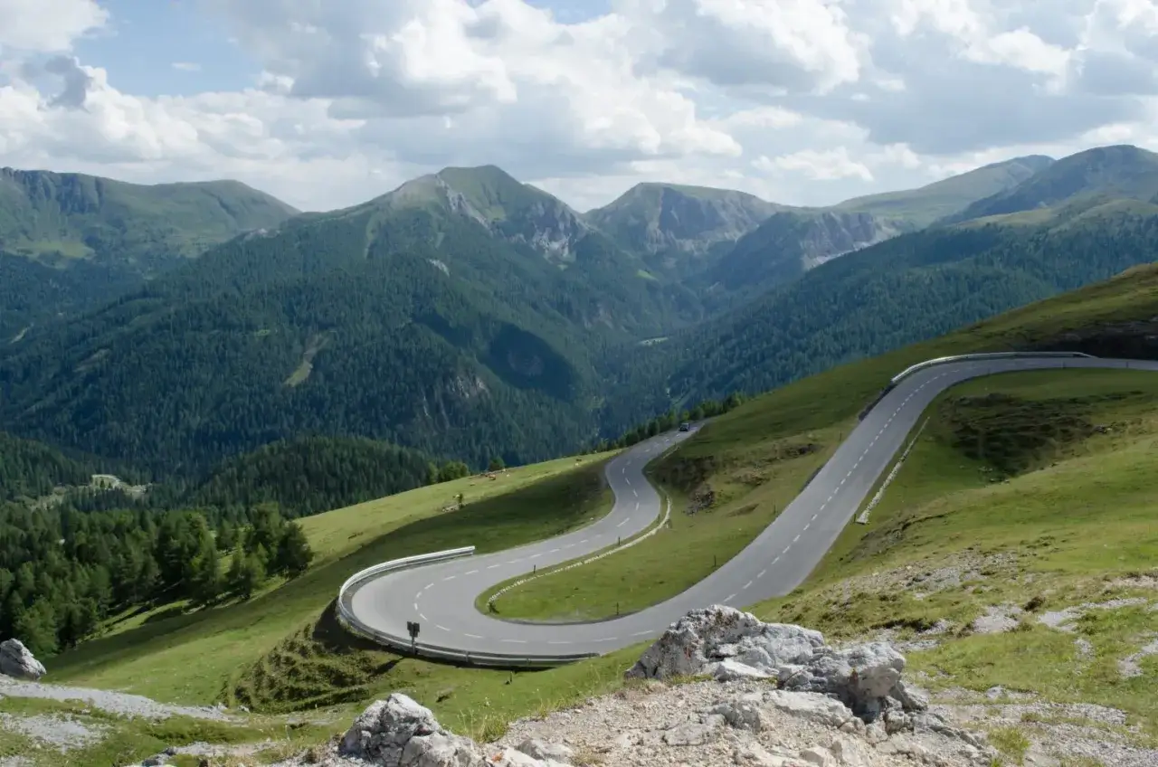 Najpiękniejsze trasy motocyklowe w Europie, które musisz zobaczyć na własne oczy