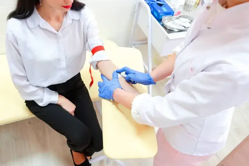 Podwyższony poziom sodu w organizmie: przyczyny i skutki dla zdrowia