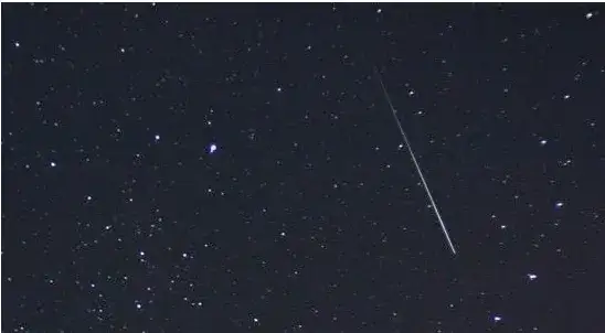 Jak inaczej nazywamy zjawisko spadających gwiazd? Odkryj meteory!