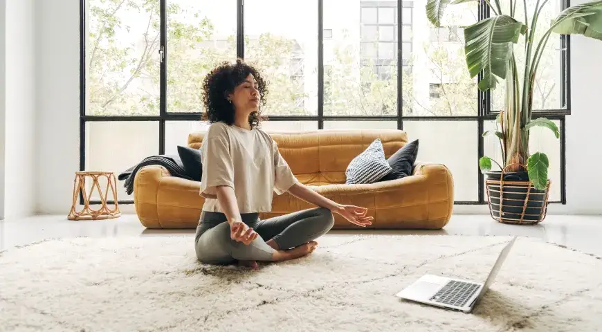 Medytacja na stres: skuteczne techniki redukcji napięcia krok po kroku
