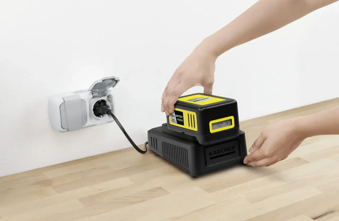 W pełni naładowany akumulator Kärcher? Rozszyfruj diody i LCD!