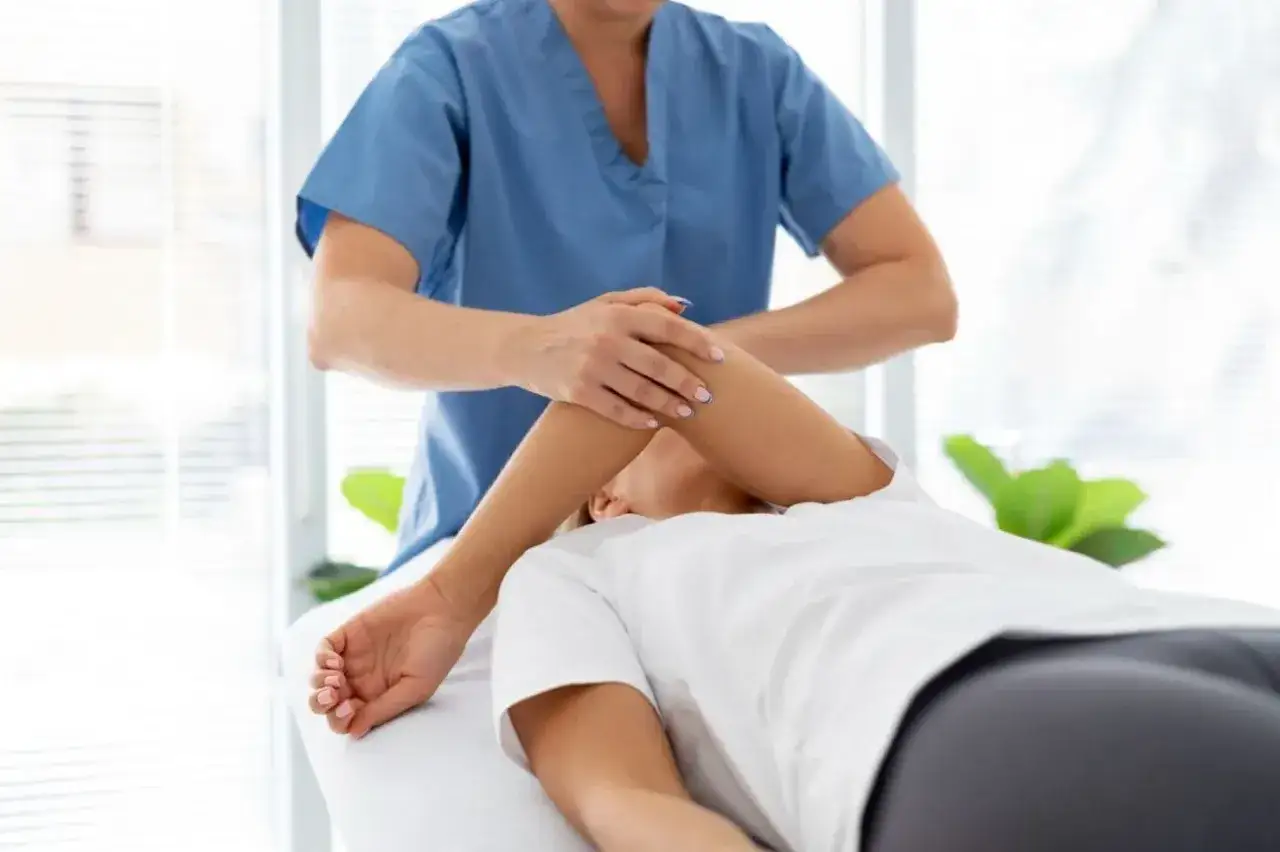 Ile zarabia fizjoterapeuta z własnym gabinetem? Poznaj prawdę o dochodach