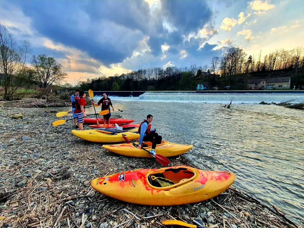 Spływ kajakowy Nysa Kłodzka - najlepsze trasy i wynajem kajaków