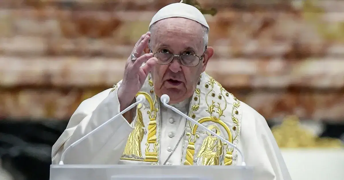 Ile zarabia papież? Zaskakujące fakty o jego dochodach i wsparciu