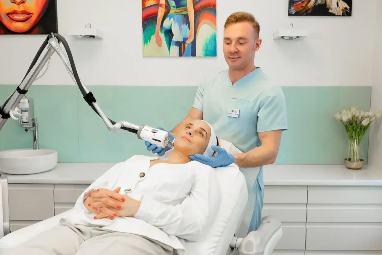 Laser tulowy czy frakcyjny - który zabieg przyniesie lepsze efekty?