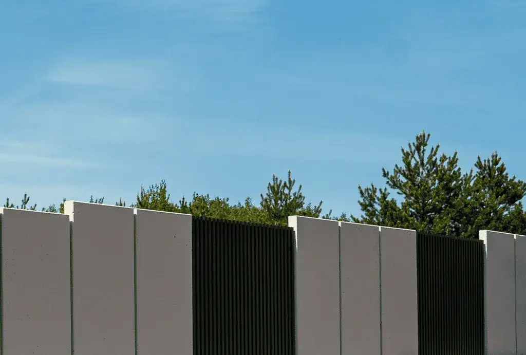 Jak ogrodzić działkę: proste kroki, aby uniknąć kosztownych błędów