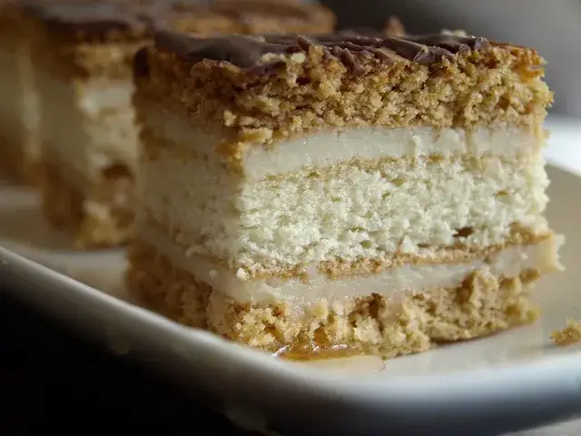 Pyszne ciasto królewskie – prosty przepis na tradycyjny deser, który zachwyci każdego