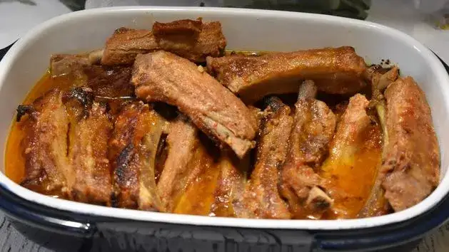 Ile gotować żeberka w zupie, aby były idealnie miękkie i aromatyczne