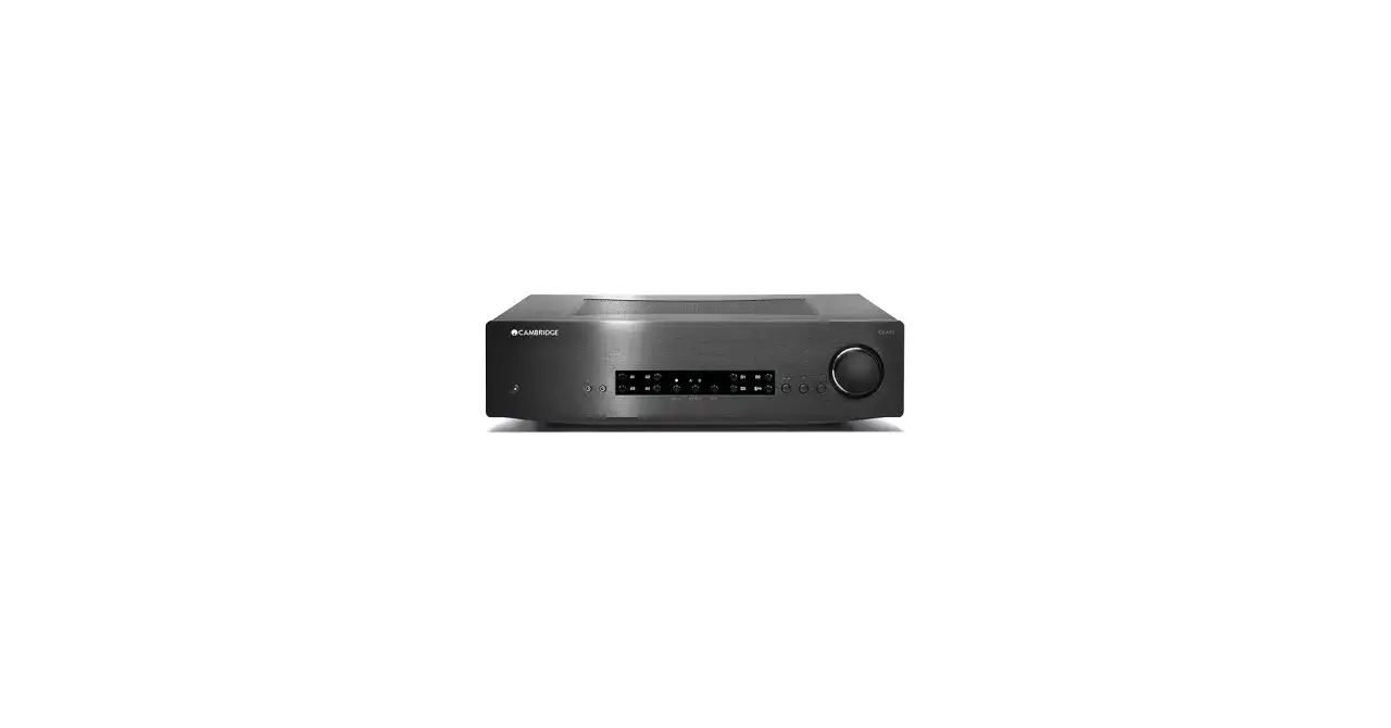 Elegancki wzmacniacz Cambridge Audio CXA80 w kolorze grafitowym, z czytelnym wyświetlaczem i pokrętłem głośności.
