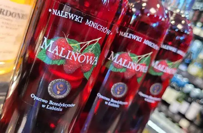 Nalewka: Co to jest? Poznaj definicję i sekrety smaku.