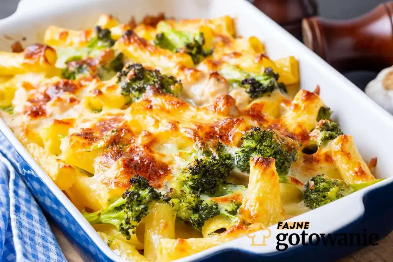 Zapiekanka z kurczakiem i brokułami: przepis, który zawsze się udaje