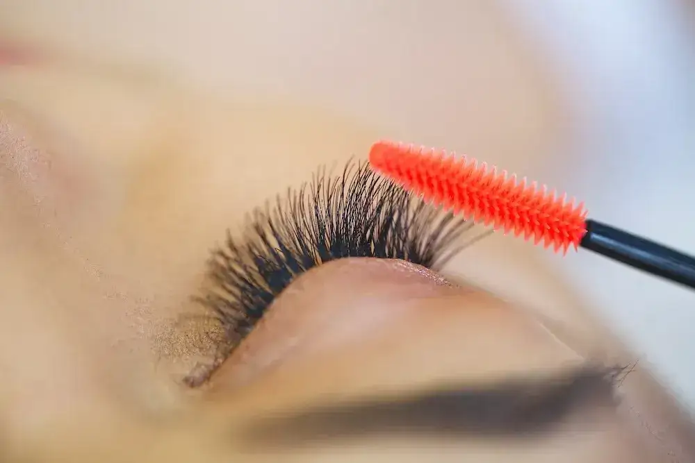 Jak czyścić sztuczne rzęsy? Poradnik krok po kroku