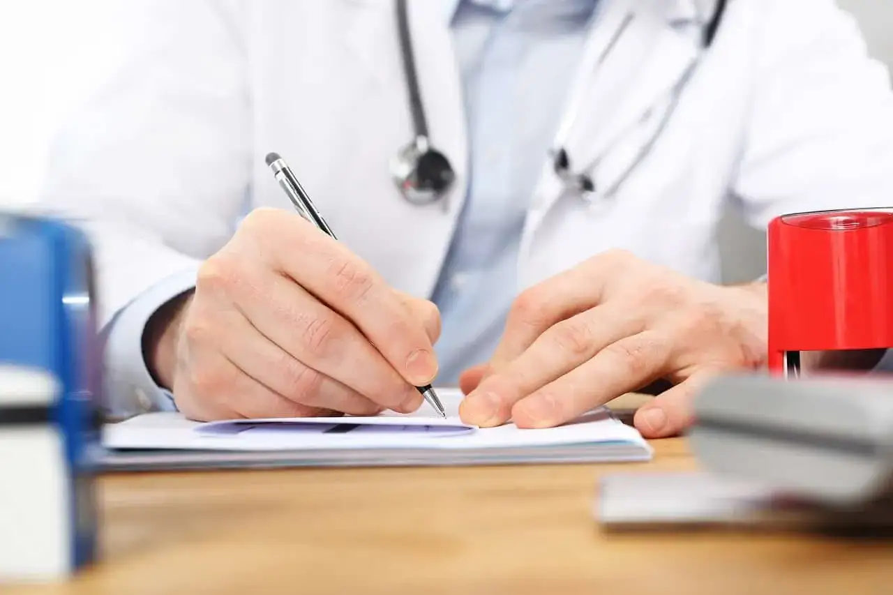 Ubezpieczenie zdrowotne po utracie pracy: 30 dni i co dalej?