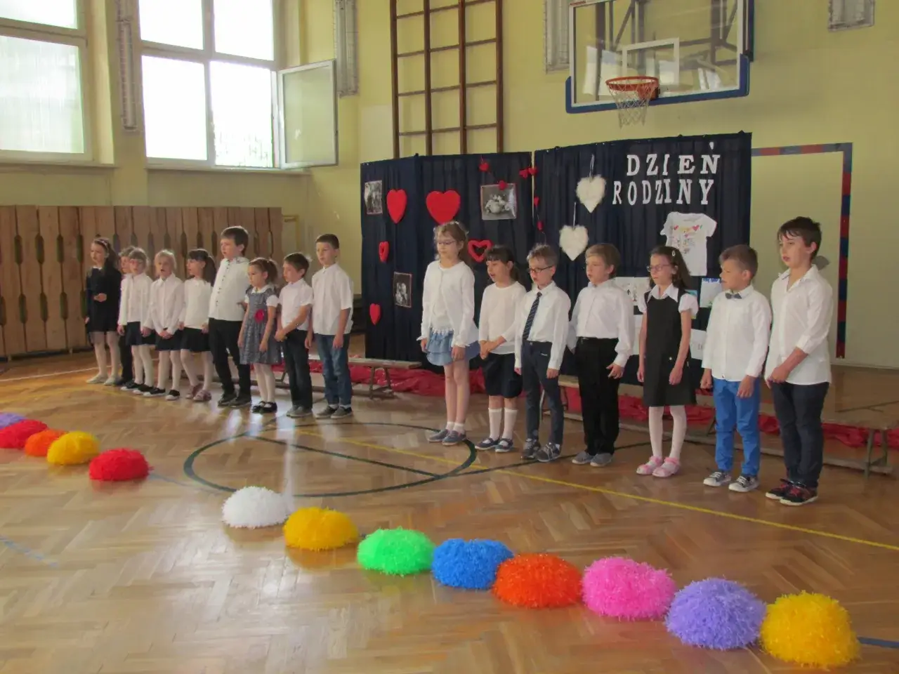 Jakie są uroczystości szkolne i ich znaczenie dla uczniów?