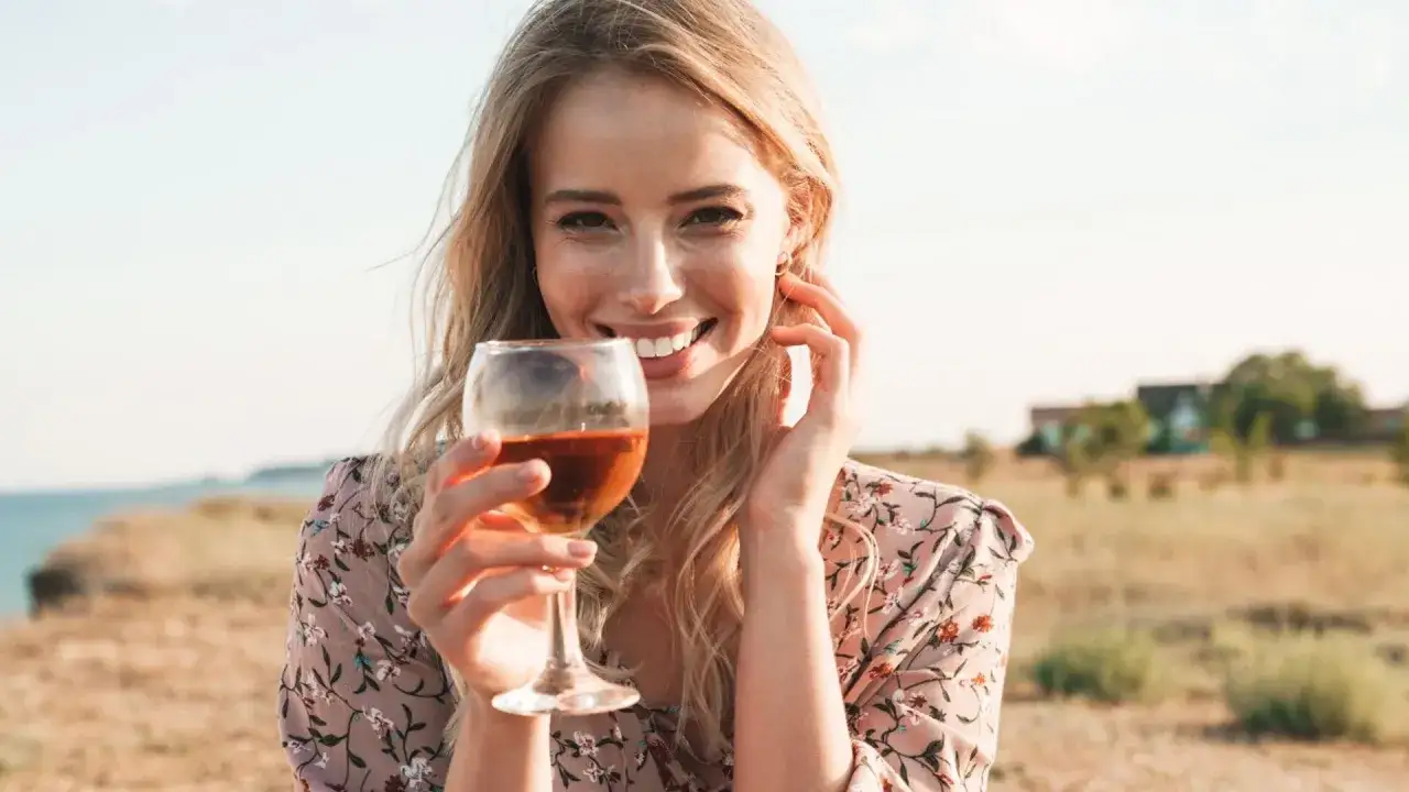 Ile wina pije Francuz? Mniej niż myślisz! Prawda o paradoksie.