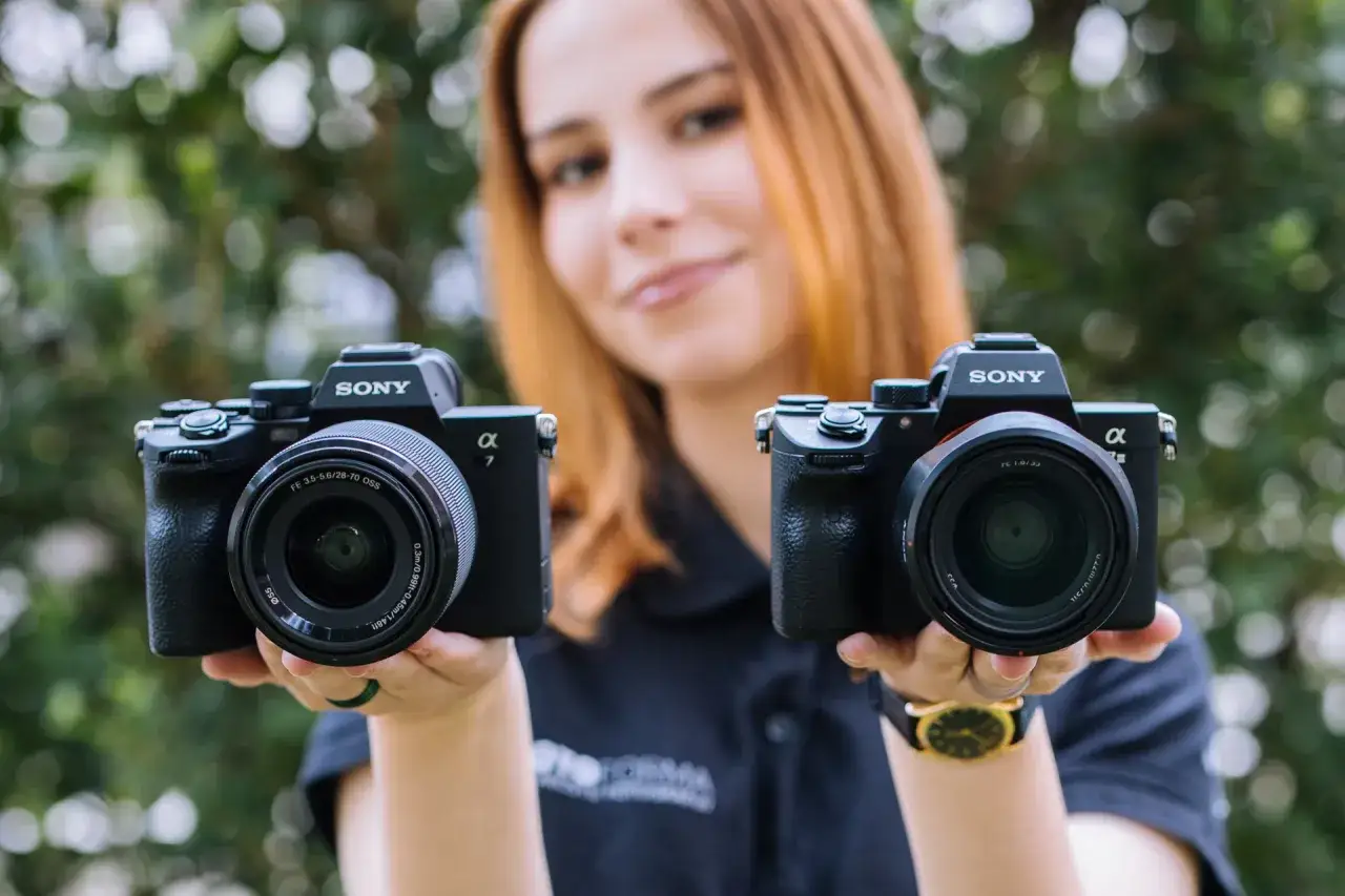 Lustrzanki Sony: Przeszłość? Wybierz bezlusterkowca w 2026!