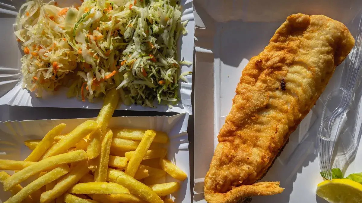 Jakie ryby jeść nad Bałtykiem, aby uniknąć mrożonek i cieszyć się smakiem