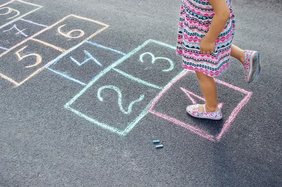 Jak grać w słoneczko - proste zasady i wskazówki dla dzieci