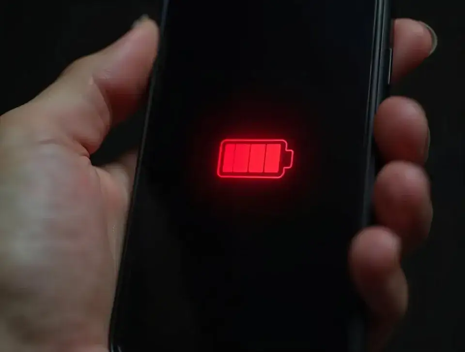 Zamykanie aplikacji w tle: Czy to oszczędza baterię? Praktyczny poradnik