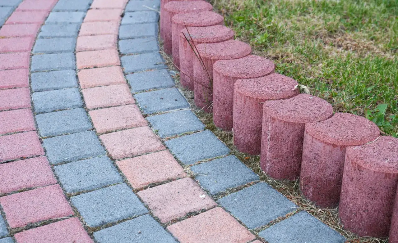 Czy chodnik to droga publiczna? Poznaj ważne przepisy i ich skutki