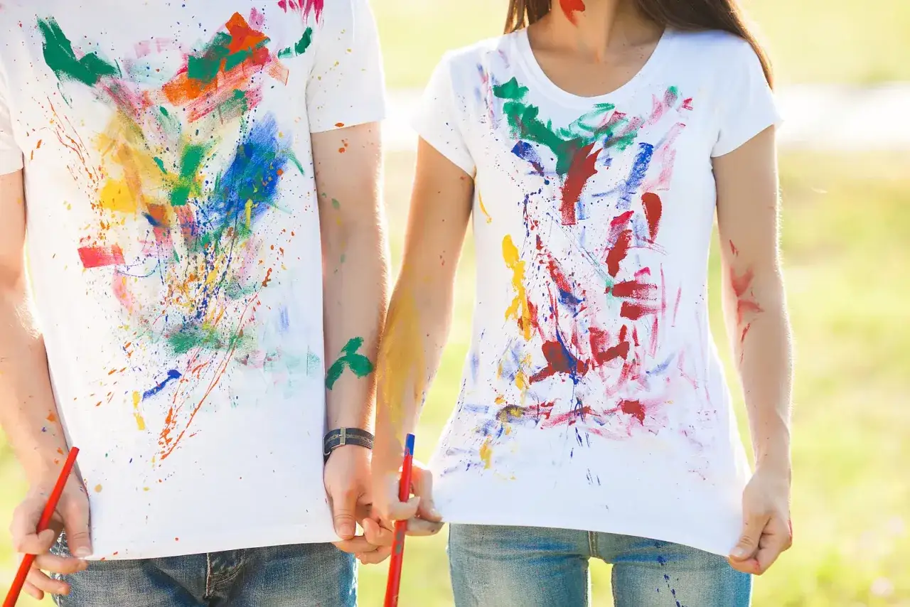 Plama z farby? Sprawdzone sposoby na uratowanie ubrań!