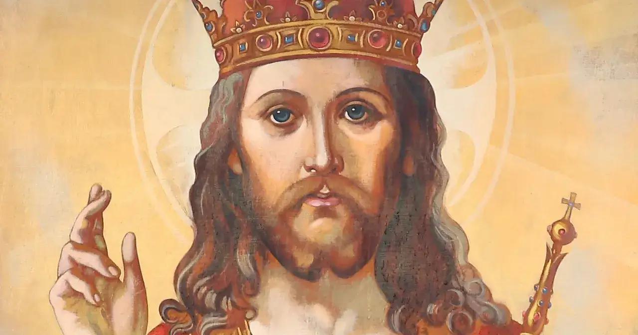 Obraz Jezusa Chrystusa w koronie i z berłem, symbolizujący uroczystość Jezusa Chrystusa Króla Wszechświata.