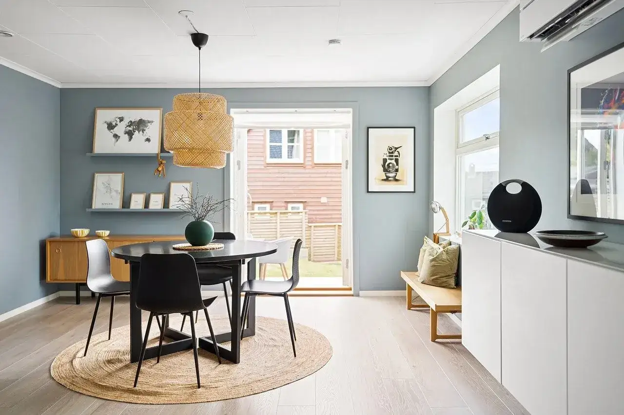 Czy notariusz jest prawnikiem? Zrozum kluczowe różnice i kiedy go potrzebujesz