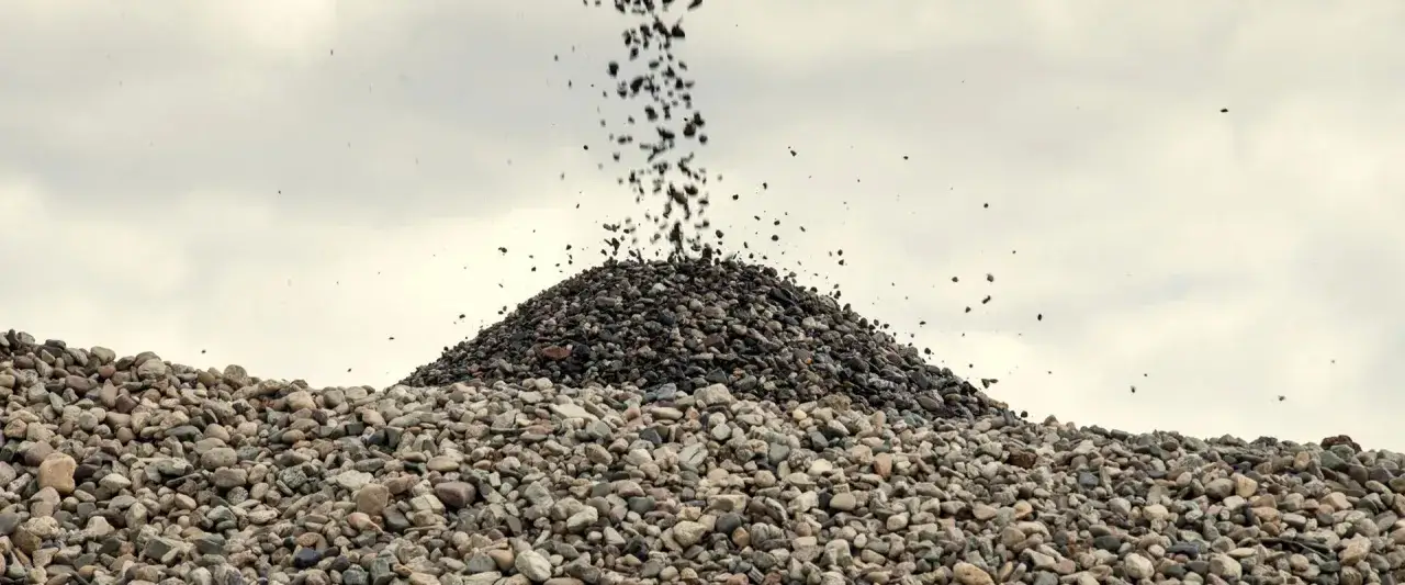 Ile potrzeba żwiru na m2? Uniknij kosztownych błędów w obliczeniach