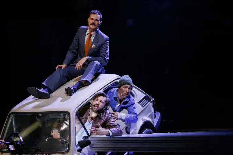 Spektakl 1989 Gdańsk: Historia, emocje i kontrowersje w teatrze