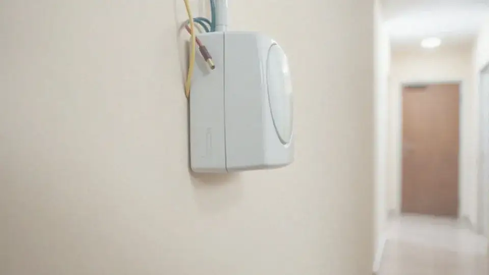 Domofon w bloku? Podłącz go sam! Poradnik krok po kroku.