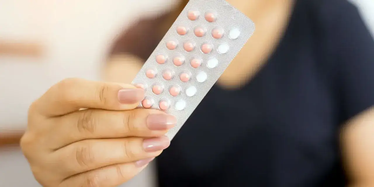 Objawy przed okresem przy tabletkach antykoncepcyjnych – co musisz wiedzieć