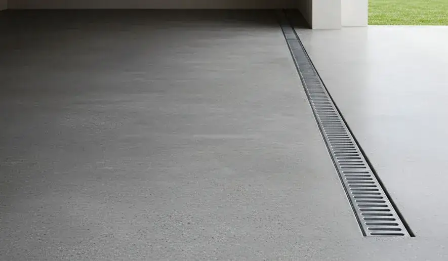 Jakie odwodnienie liniowe na podjazd wybrać, aby uniknąć problemów?