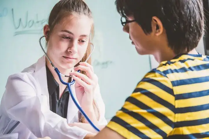 Co może pielęgniarka szkolna? Kluczowe obowiązki i wsparcie dla uczniów