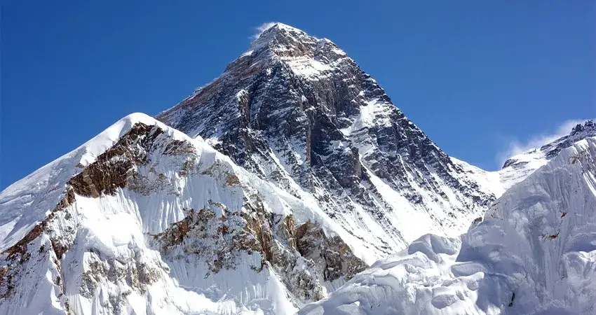 Największa góra na świecie – poznaj wysokość i ciekawostki o Mount Everest