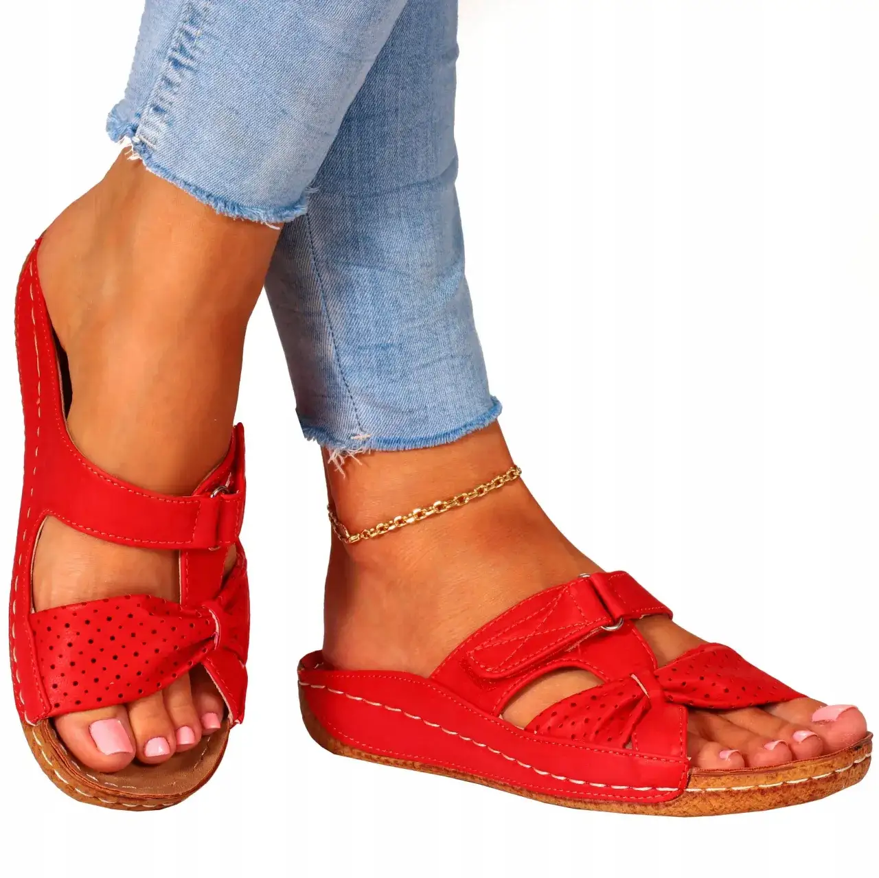 Klapki damskie na co dzień: jak wybrać wygodne i modne obuwie