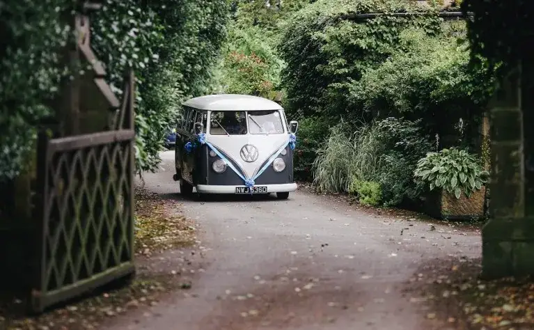 Czym jechać do ślubu? Znajdź auto marzeń i uniknij błędów