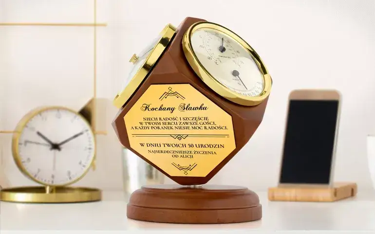 Najlepsze pomysły na prezent na 50 urodziny, które zachwycą każdego