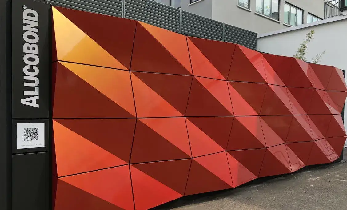 Ile kosztuje elewacja z alucobondu? Ceny, które zaskoczą każdego