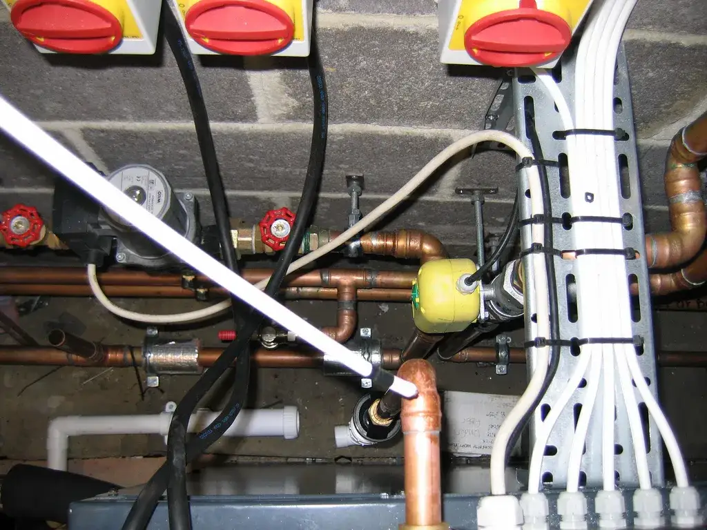 Jaki kabel do pompy ciepła 12 kW? Poradnik doboru i instalacji