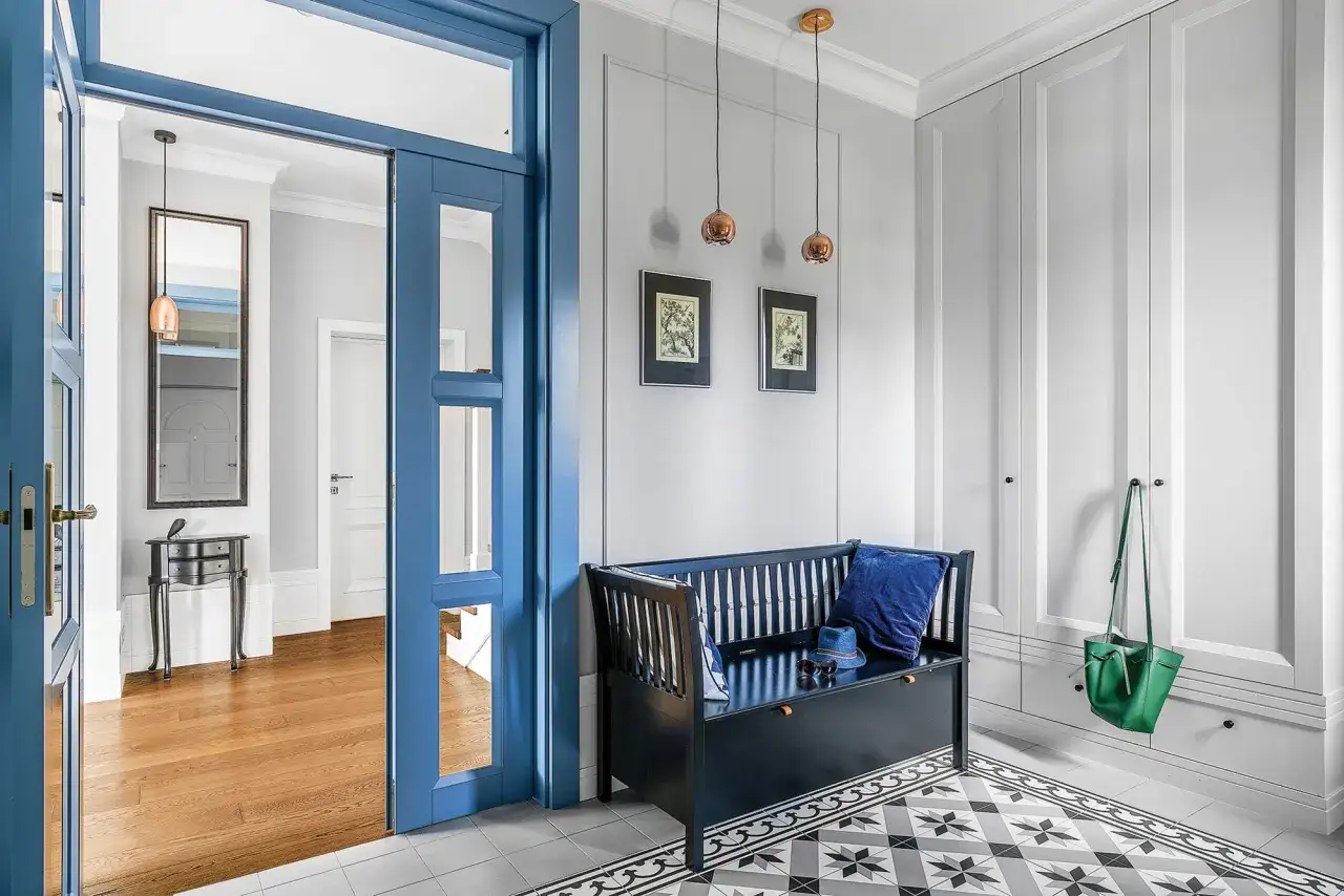 Jak kreatywnie ukryć krzywe ściany w przedpokoju – praktyczne porady i inspiracje