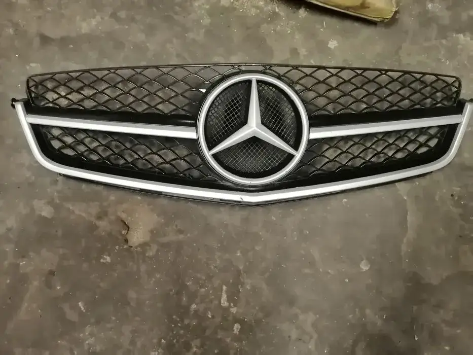 Najlepsze grille do Mercedes W204 - Wybierz idealny styl dla siebie