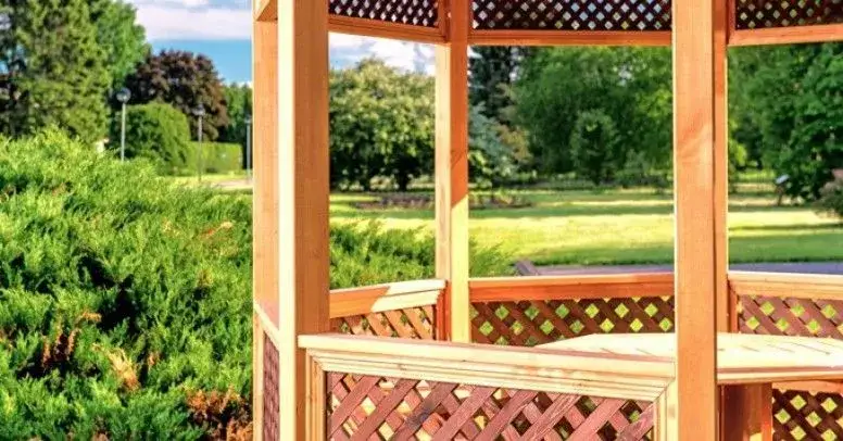 Jak zabudować ściany altany ogrodowej - najlepsze materiały i techniki