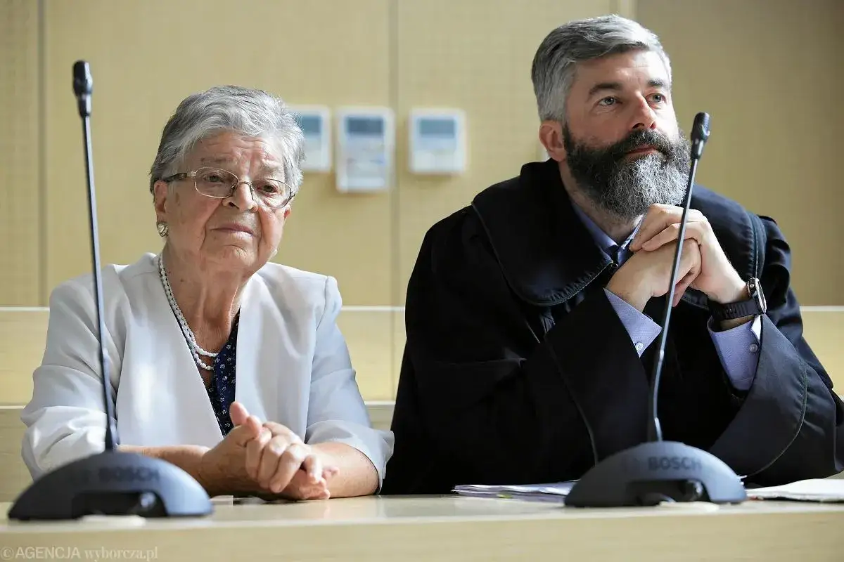 Czy oskarżony ma wgląd do zeznań świadków? Poznaj swoje prawa