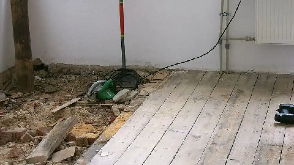 Jak ocieplić podłogę w domu drewnianym i uniknąć wysokich kosztów