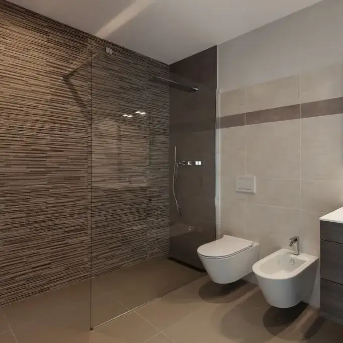 Prysznic podłogowy: 5 zalet, o których jeszcze nie wiedziałeś!