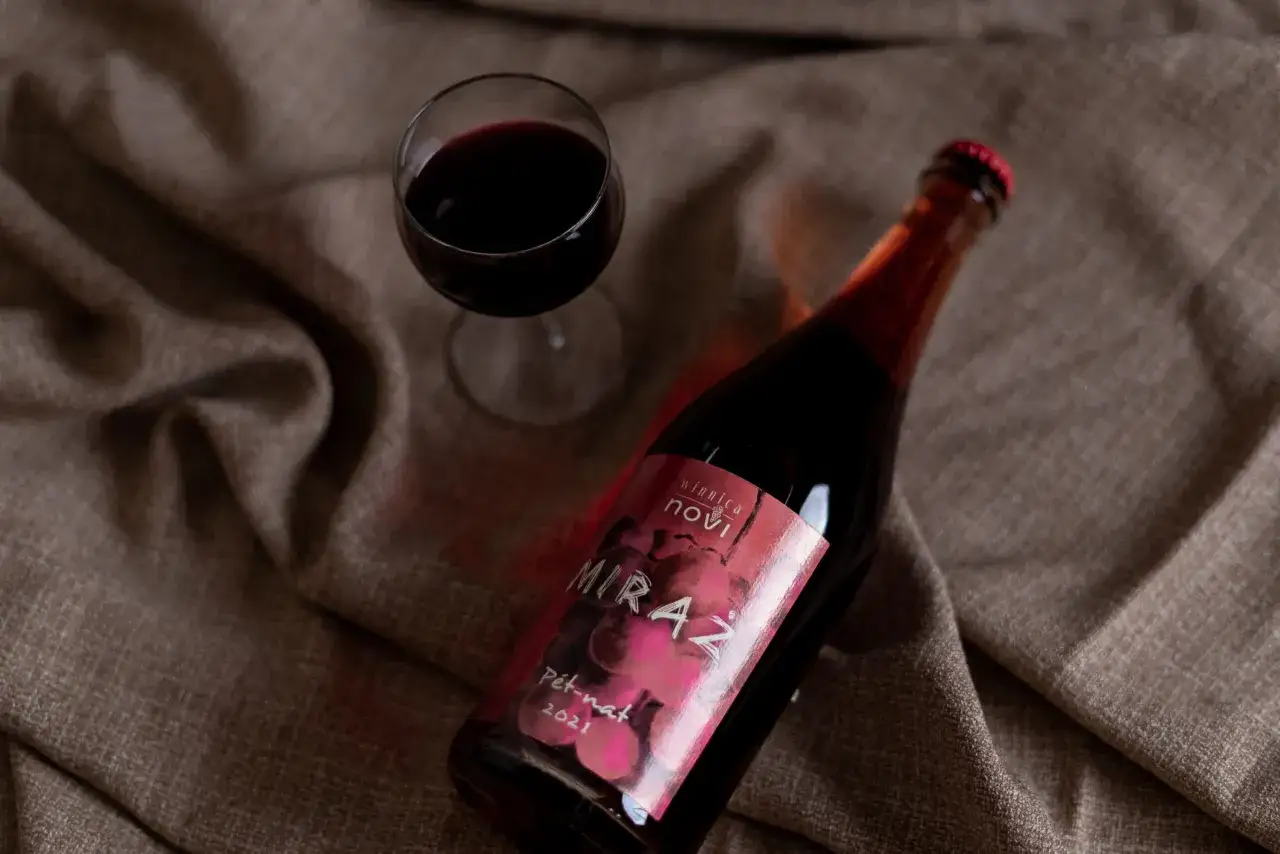 Kiedy dodać wino do mięsa? Sekret smaku i kruchości!