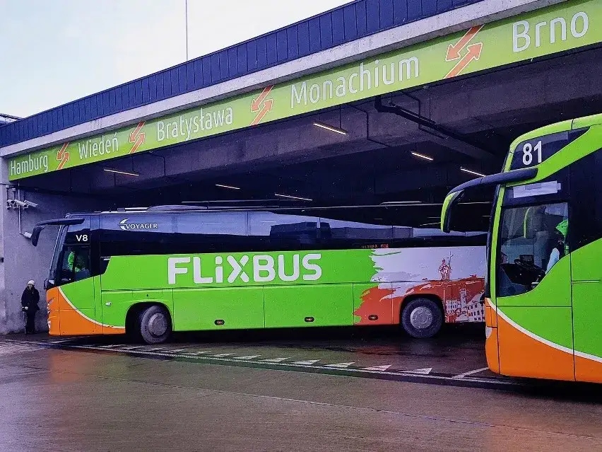 Gdzie znajduje się przystanek Flixbus na dworcu Zachodnim w Warszawie?