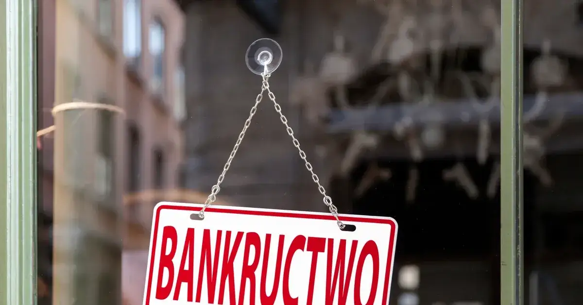 Upadłość biura podróży: Jak odzyskać pieniądze i bezpiecznie wrócić?