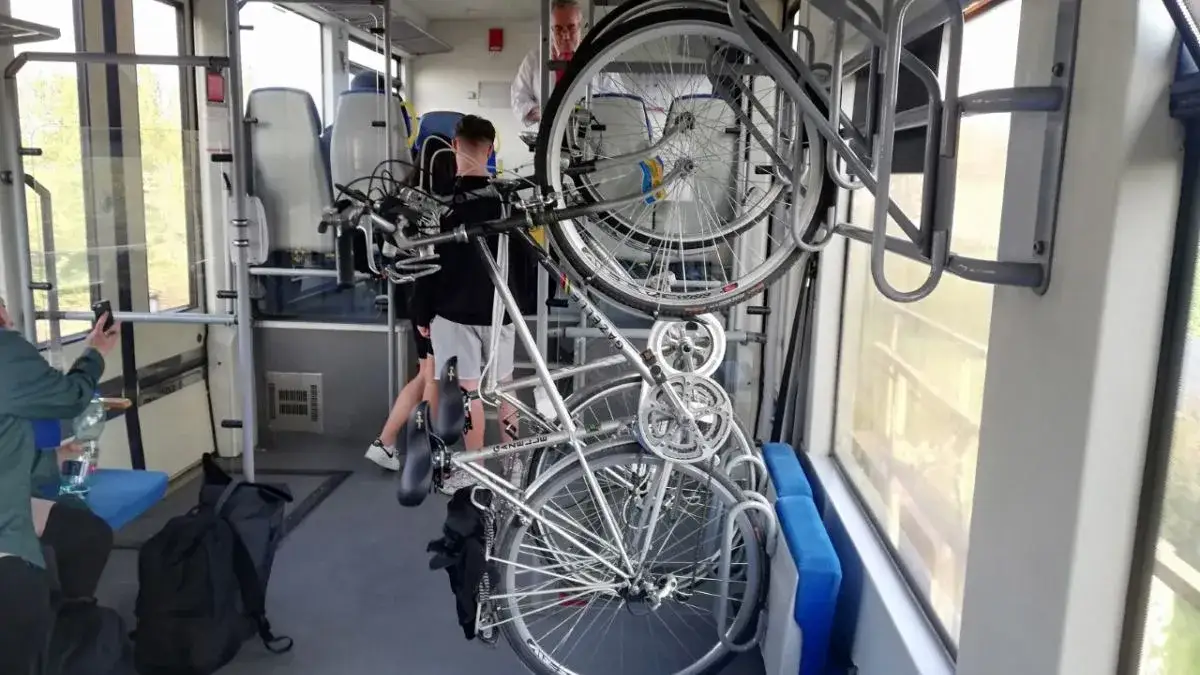 Rower w pociągu? Sprawdź, jak podróżować po Polsce bez problemu